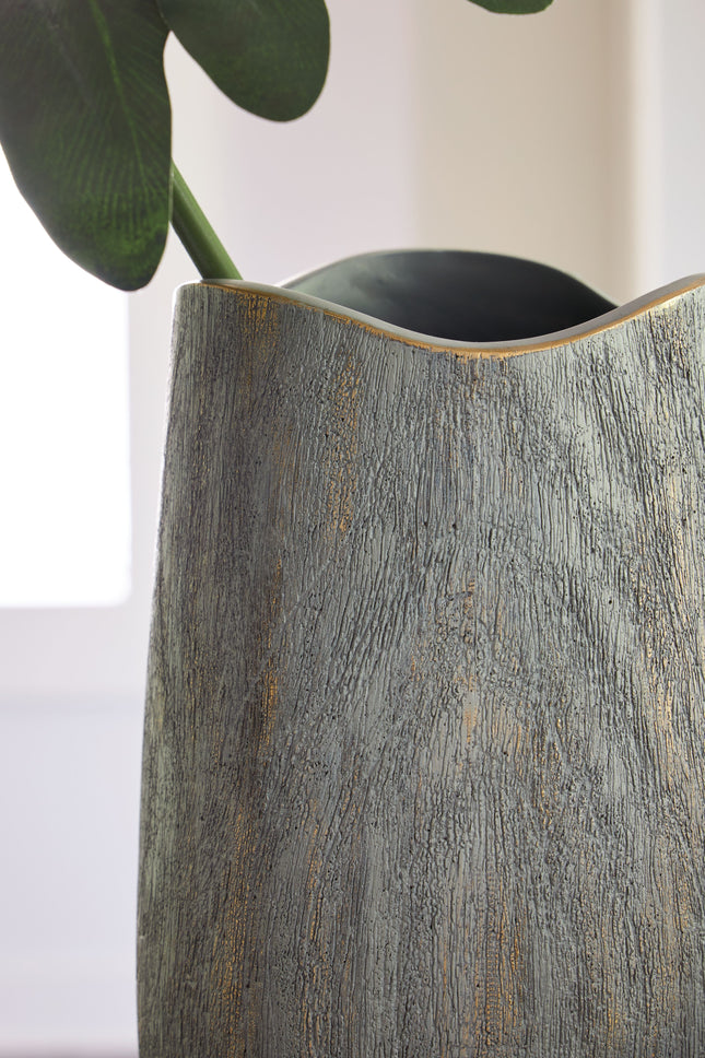 Iverly - Vase Signature Design by Ashley® 