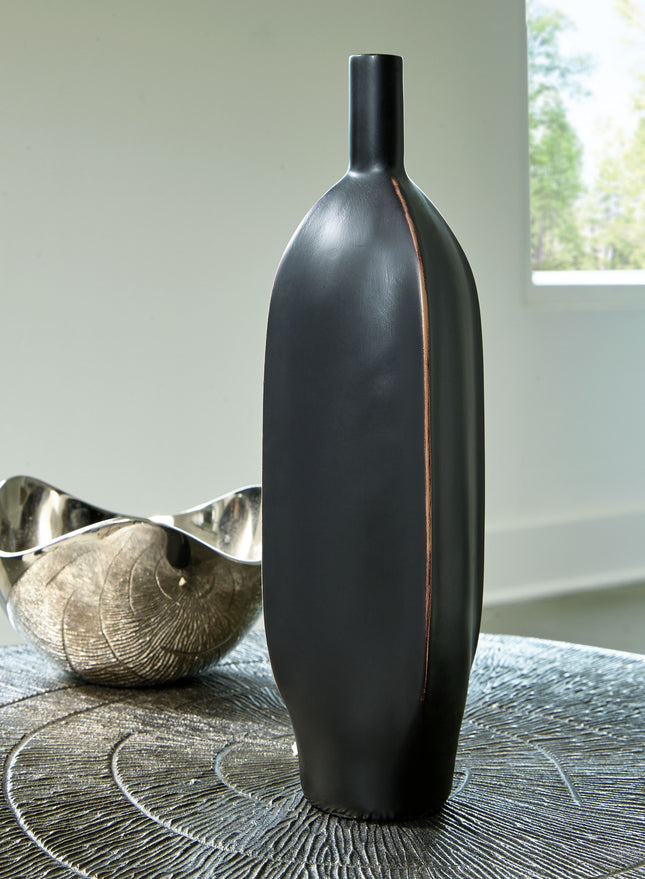 Rhaveney - Vase - Medium Signature Design by Ashley® 