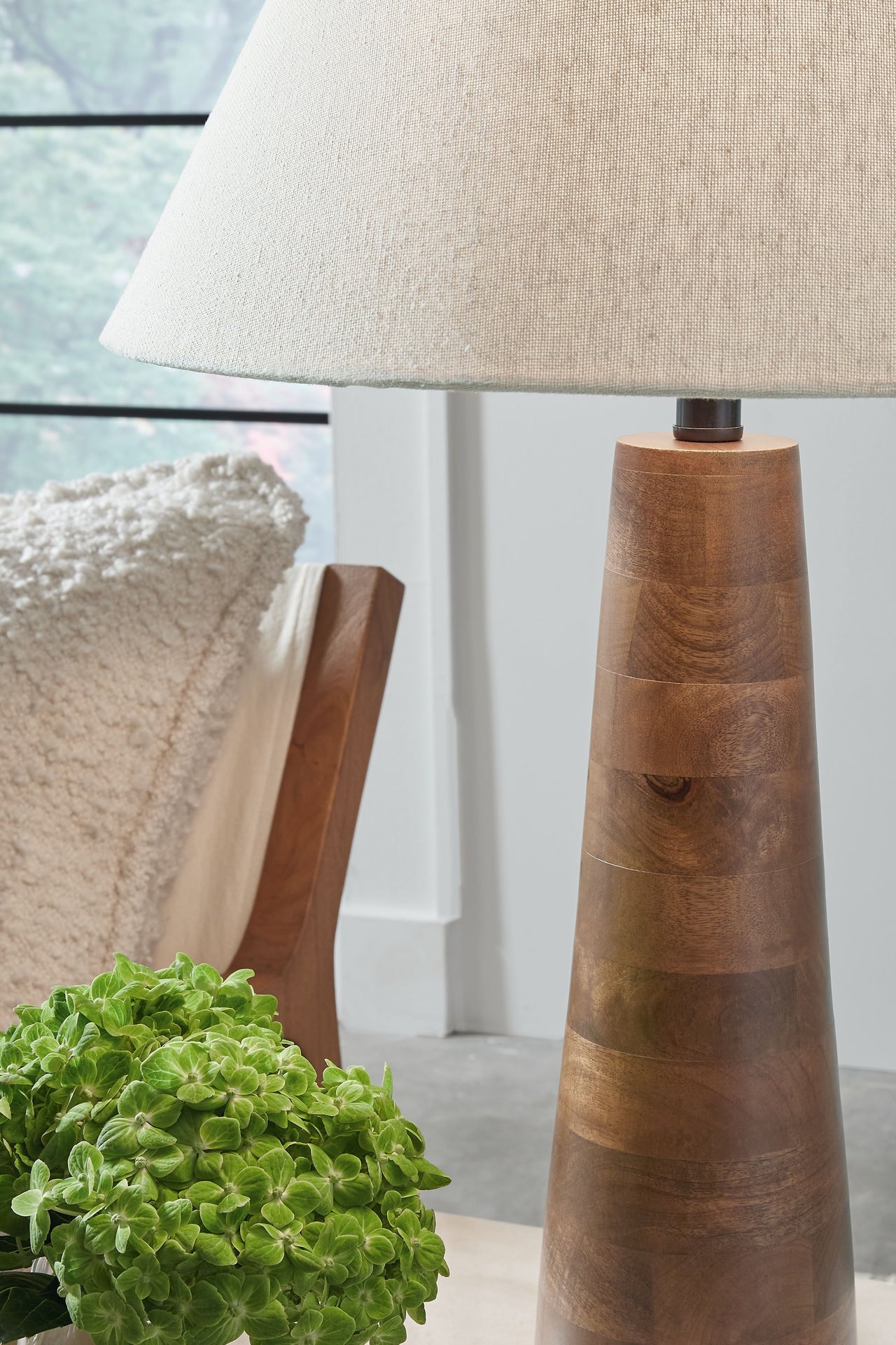 Danset - Wood Lamp Signature Design by Ashley® 
