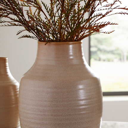 Millcott - Medium Vase Signature Design by Ashley® 