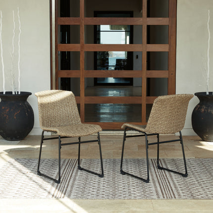 Amaris - Brown / Black - 5 Pc. - Dining Set Signature Design by Ashley® 