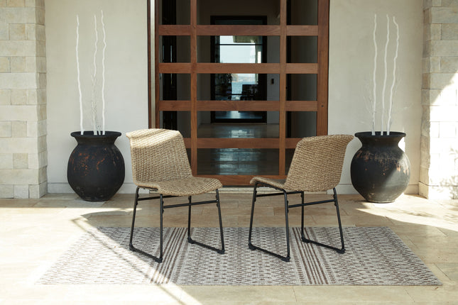 Amaris - Brown / Black - 5 Pc. - Dining Set Signature Design by Ashley® 