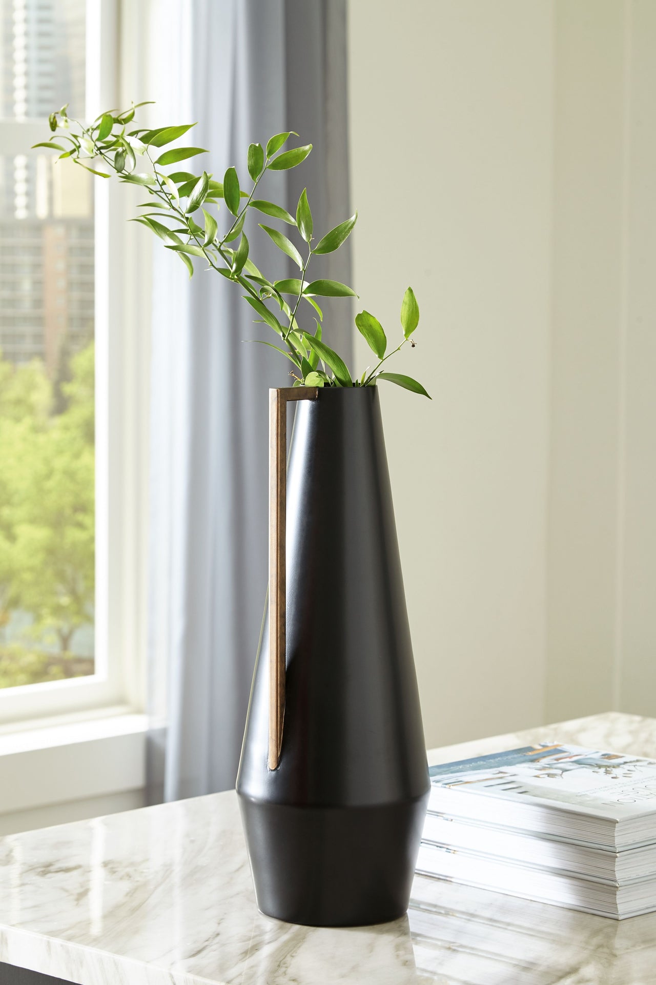 Pouderbell - Vase Signature Design by Ashley® 