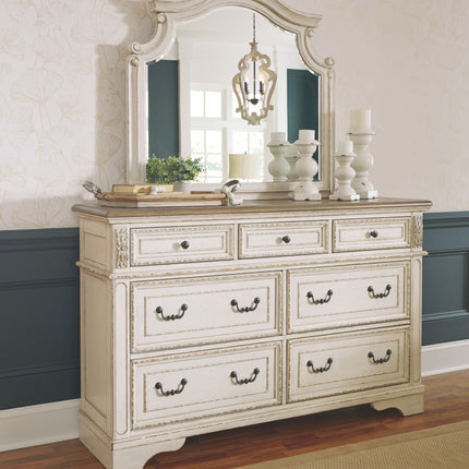 Realyn - Dresser, Mirror Ashley Furniture 