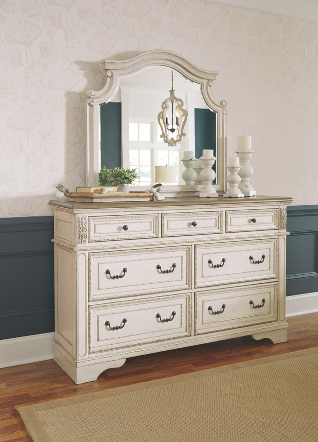 Realyn - Dresser, Mirror Ashley Furniture 