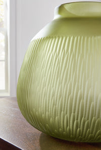 Scottyard - Vase Signature Design by Ashley® 