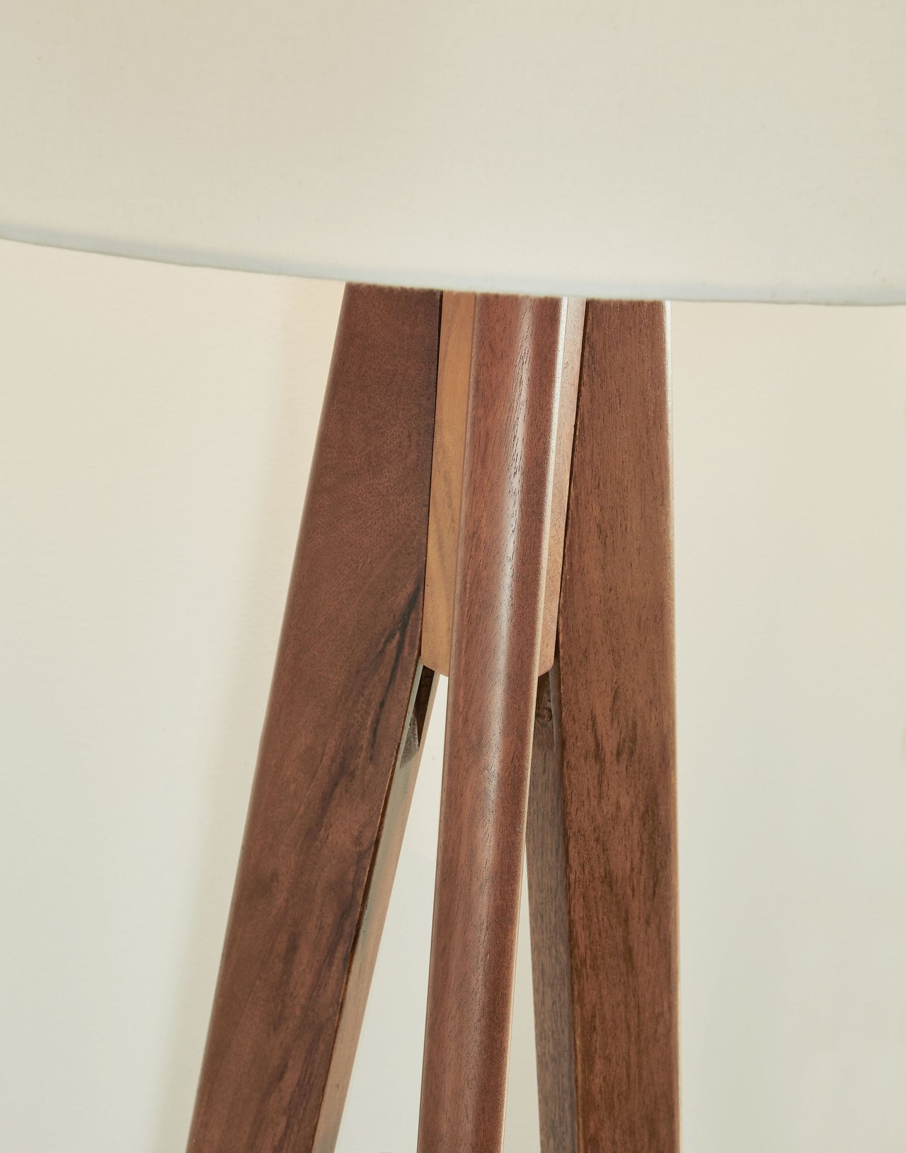 Dallson - Floor Lamp - Tony's Home Furnishings