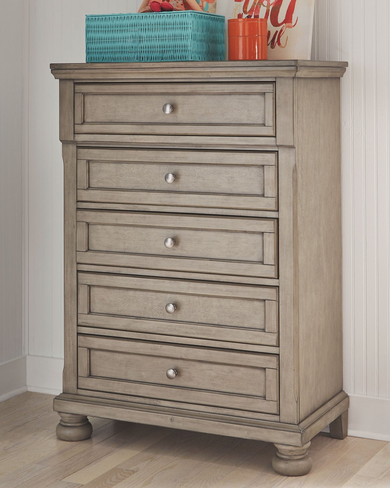 Lettner - Light Gray - Five Drawer Chest - Central Handle - Tony's Home Furnishings