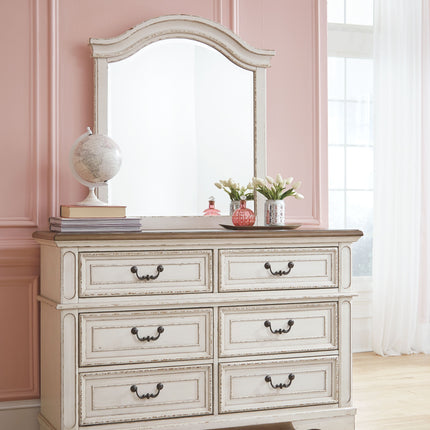 Realyn - Dresser, Mirror Ashley Furniture 