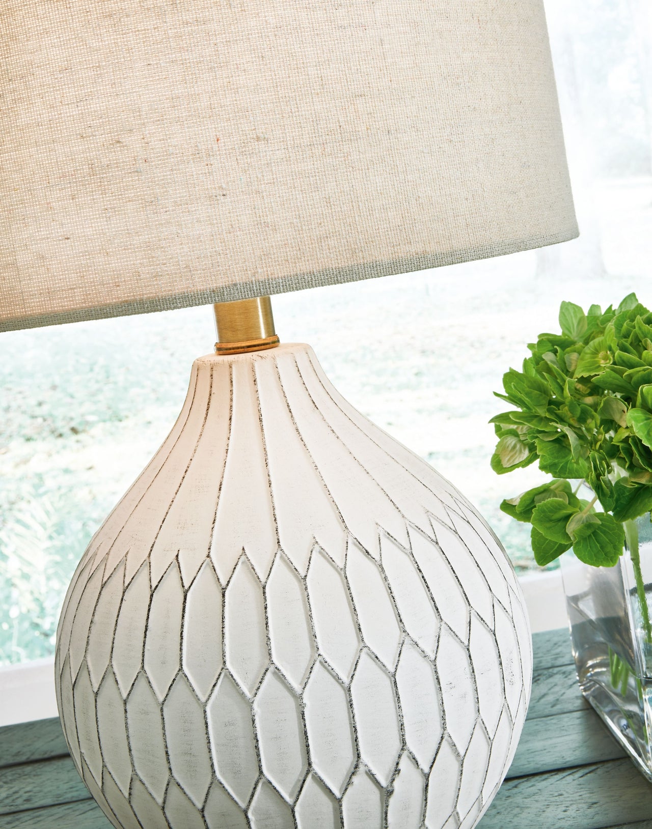 Wardmont - White - Ceramic Table Lamp - Tony's Home Furnishings