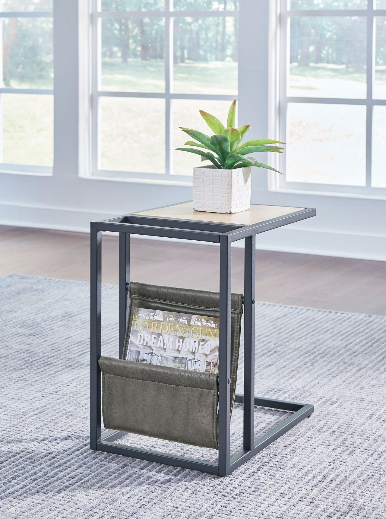 Freslowe - Light Brown / Black - Chair Side End Table With Magazine Basket - Tony's Home Furnishings