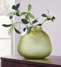 Scottyard - Vase Signature Design by Ashley® 