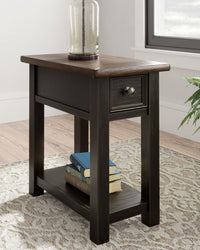 Tyler Creek - Black / Gray - Chair Side End Table