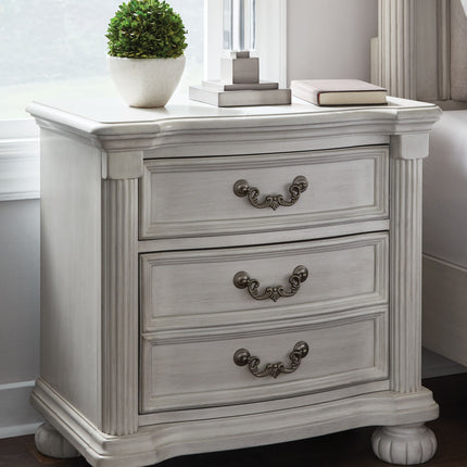 Montelaine - Antique White - Three Drawer Night Stand Benchcraft® 