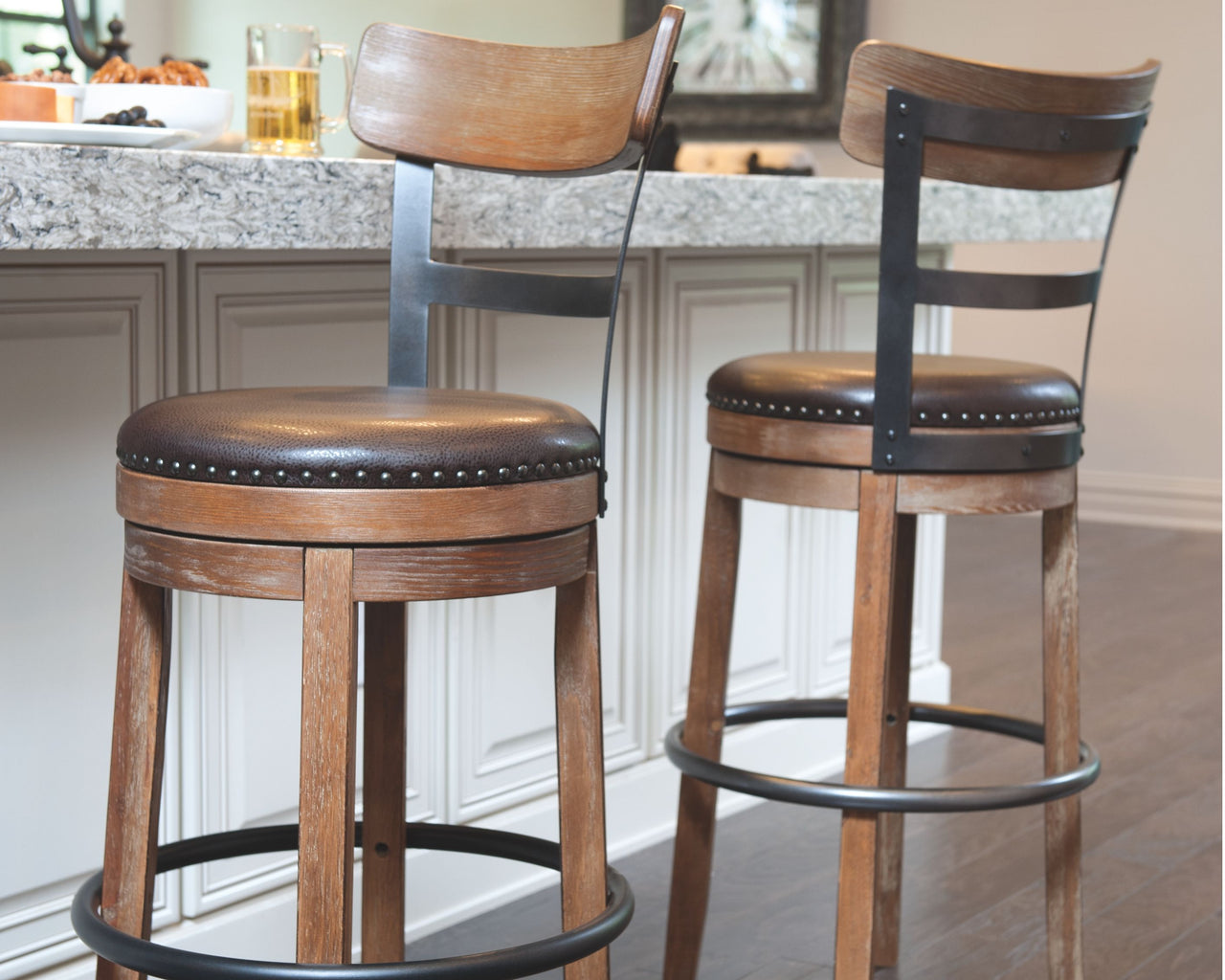 Pinnadel - Swivel Barstool Ashley Furniture 