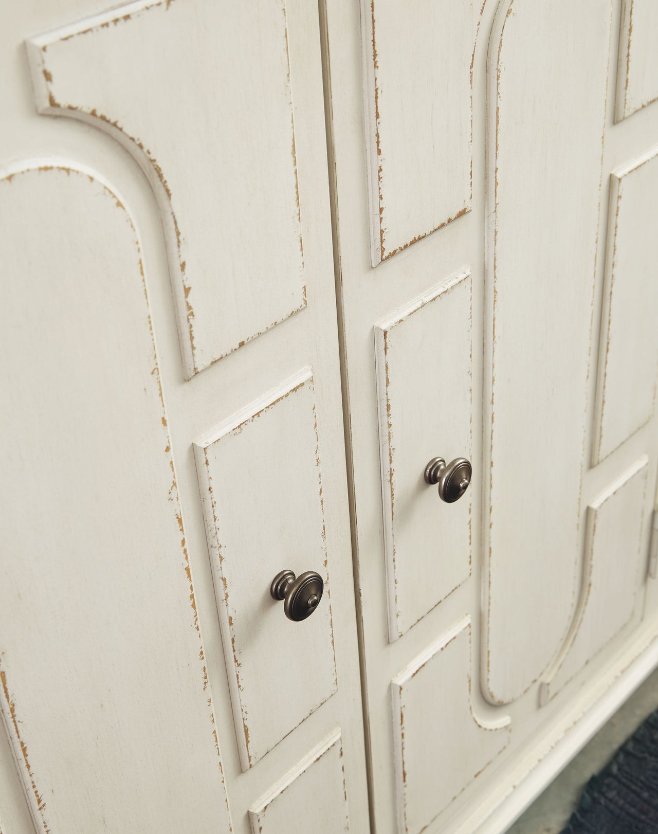 Roranville - Antique White - Accent Cabinet - Tony's Home Furnishings