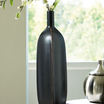 Rhaveney - Vase - Large Signature Design by Ashley® 