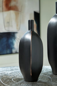 Rhaveney - Vase - Small Signature Design by Ashley® 