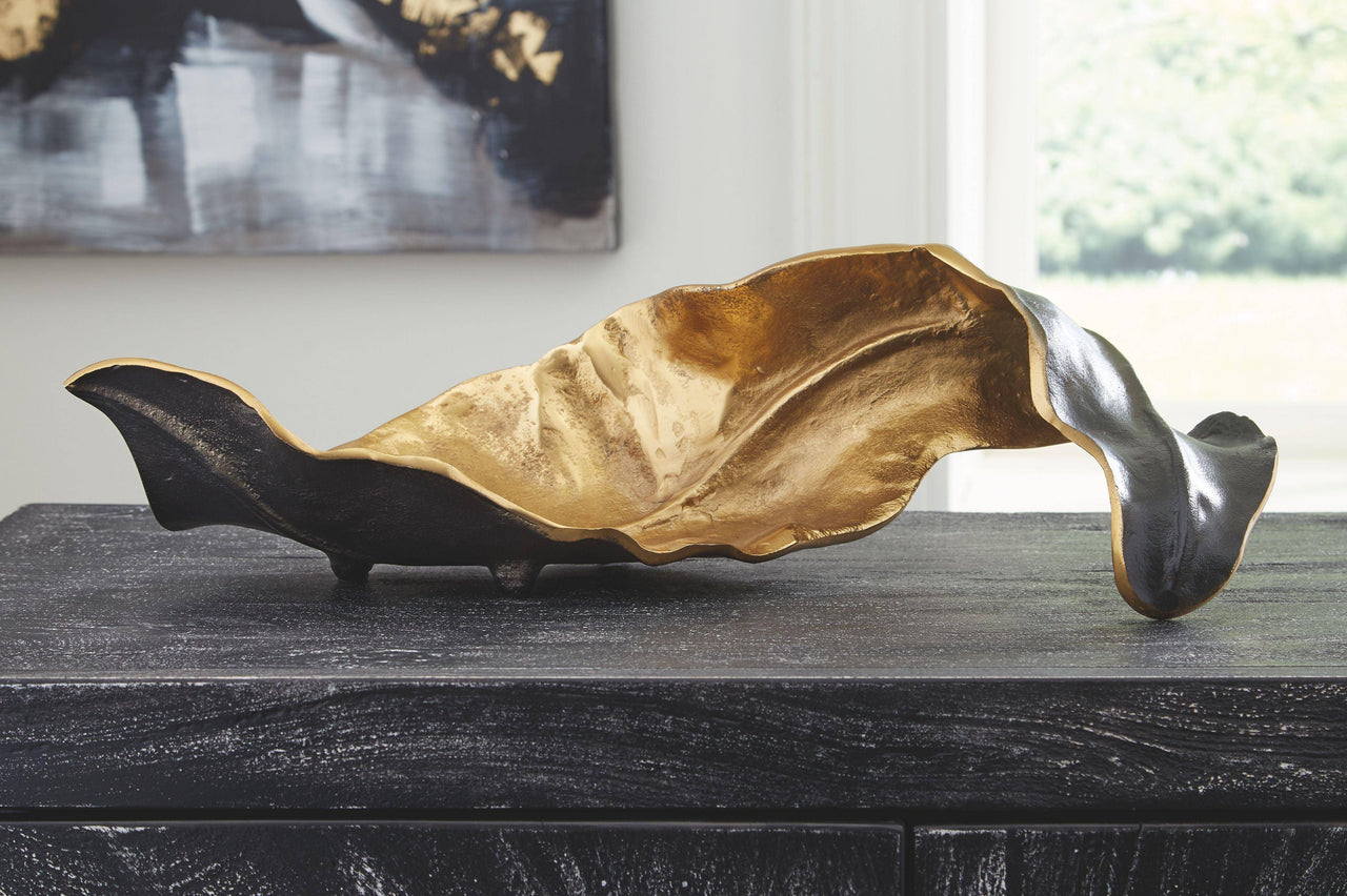 Melinda - Black / Gold Finish - Sculpture Tony's Home Furnishings Furniture. Beds. Dressers. Sofas.