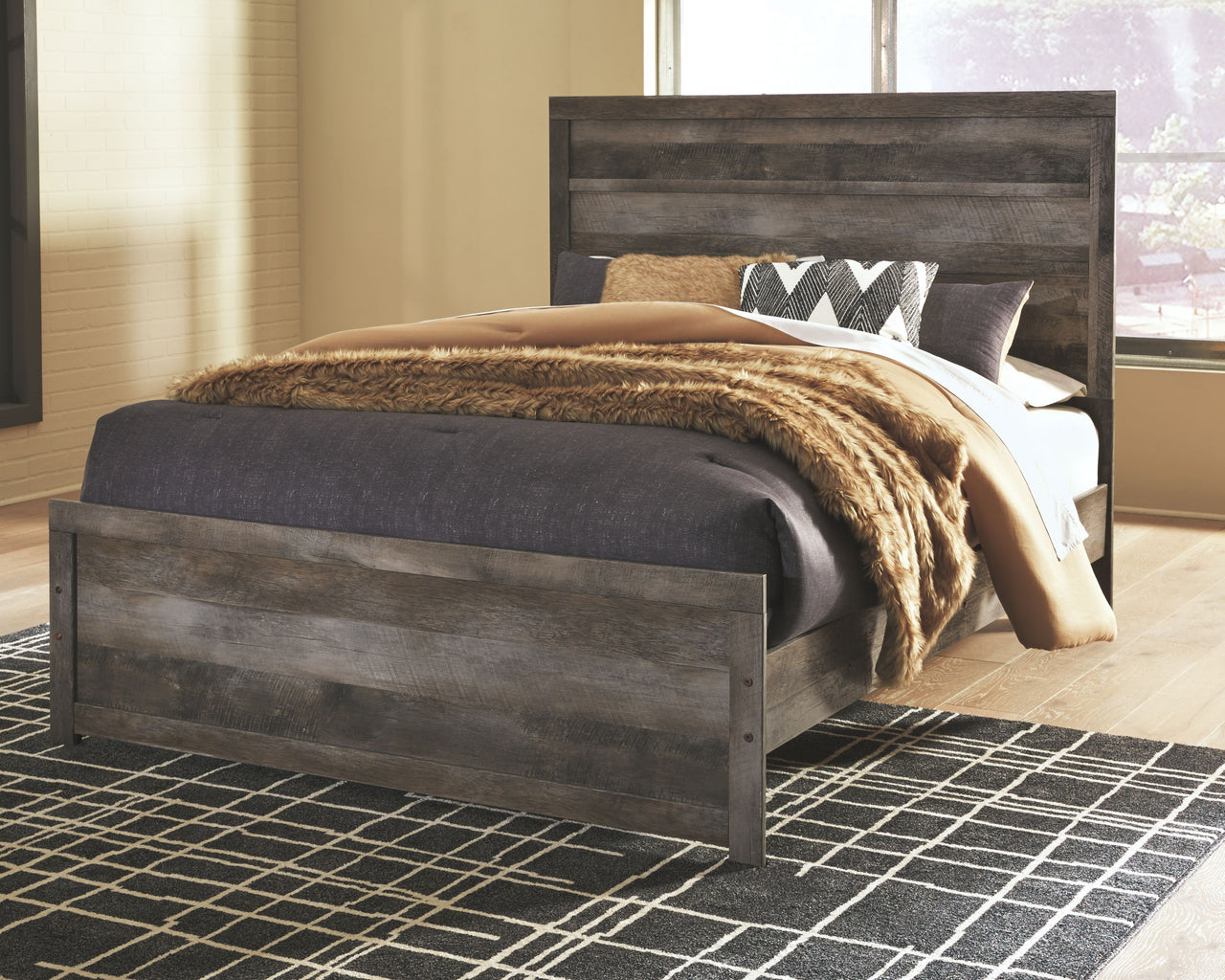 Wynnlow - Panel Bed - Tony's Home Furnishings