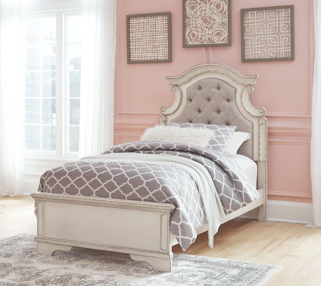 Realyn - Panel Bed - Tony's Home Furnishings