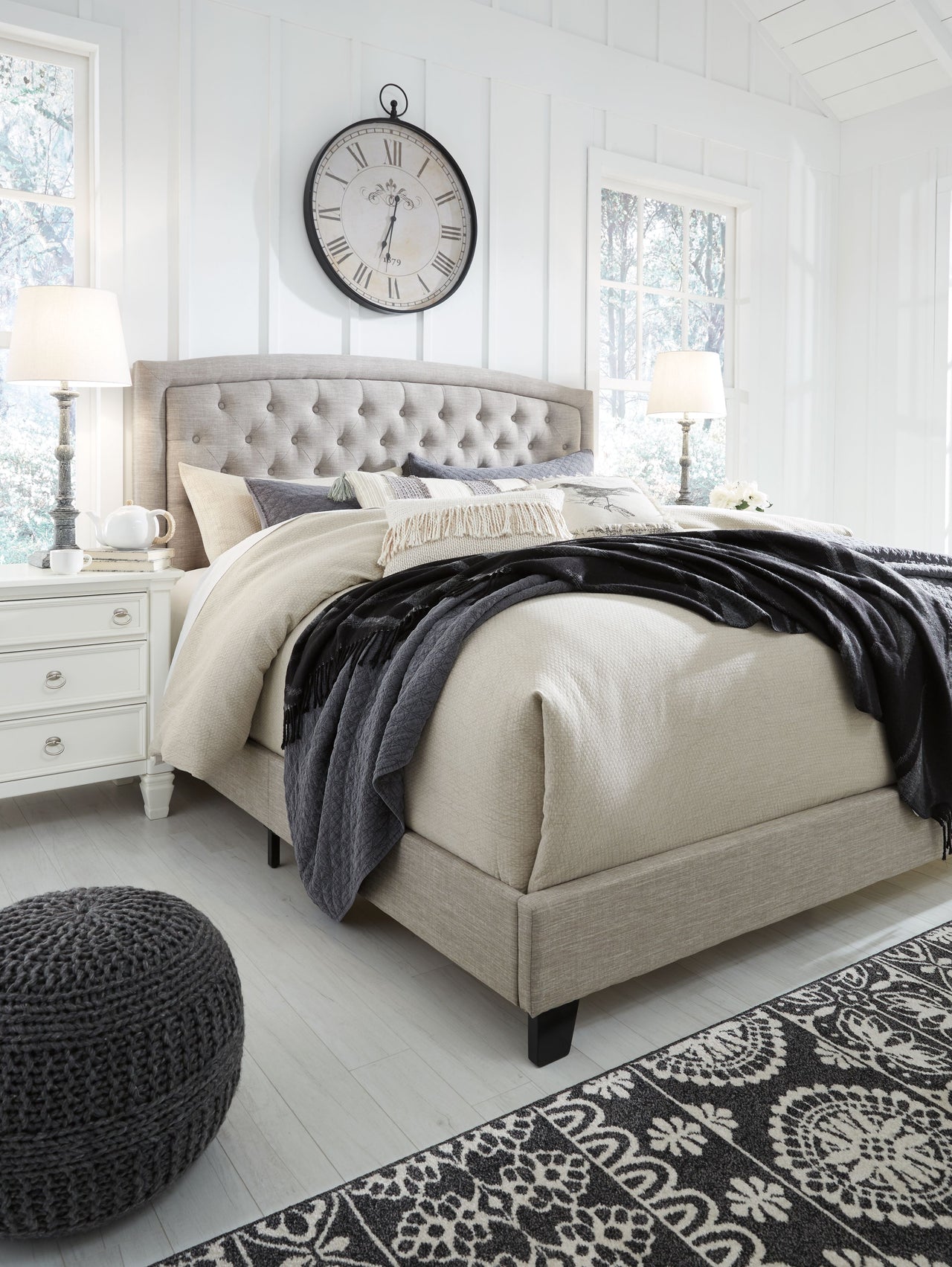 Jerary - Arched Upholstered Bed - Tony's Home Furnishings