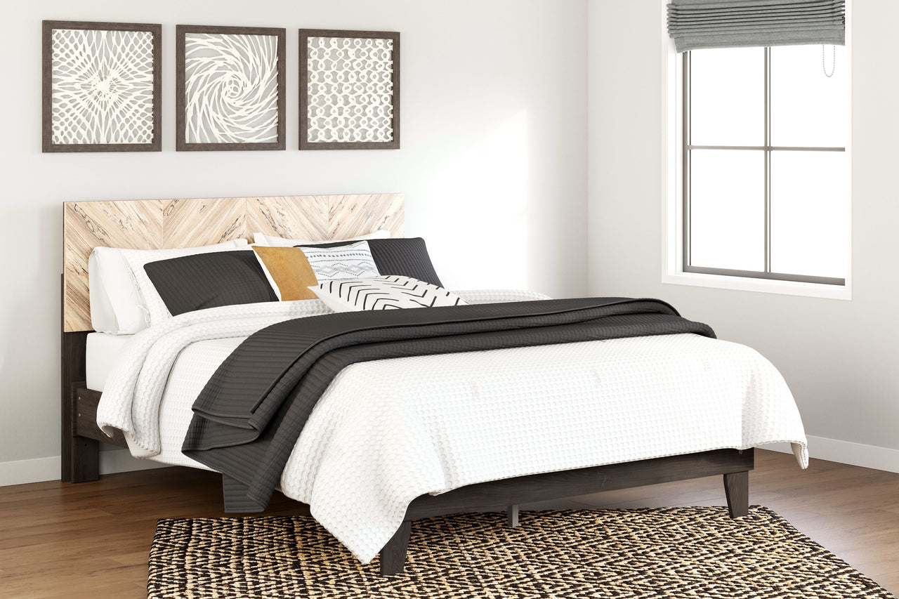 Piperton - Brown / Black - 4 Pc. - Queen Platform Bed, 2 Nightstands Tony's Home Furnishings Furniture. Beds. Dressers. Sofas.
