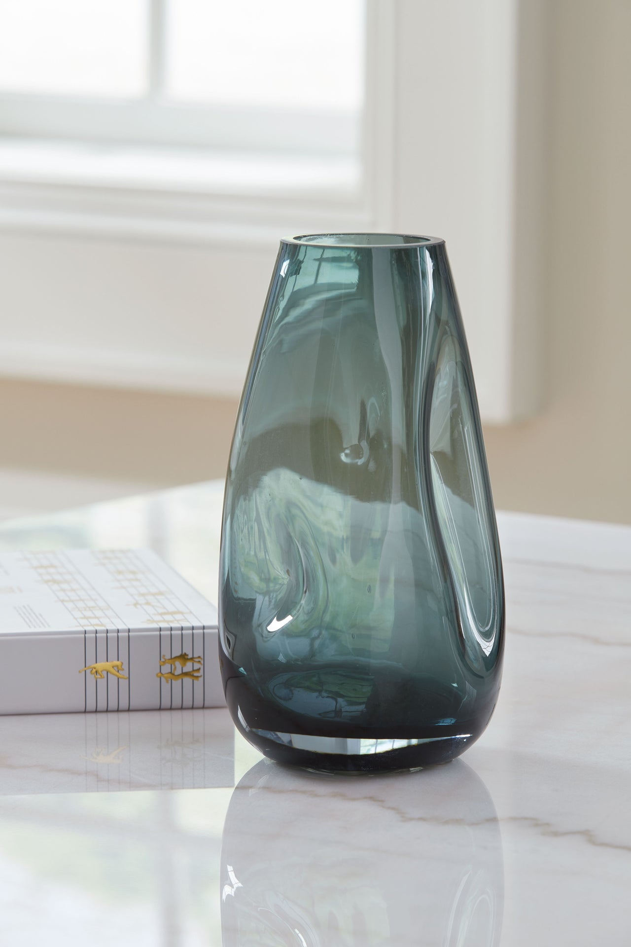 Beamund - Vase - 9" - Tony's Home Furnishings